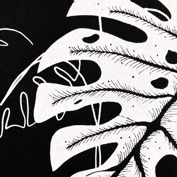 Monsters Leaf Canvas Totebag - Picture 2 of 3